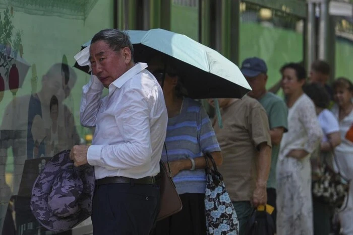 Китай відновлює «антиковідні» заходи на тлі спалаху смертоносного вірусу