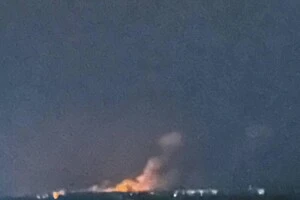 У місті видніється дим через атаку дронів