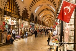 Турецька ліра знецінюється, «підживлюючи» один вид туризму 