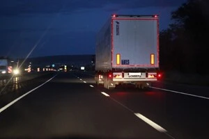 Невідомі змінили розмітку на трасі держзначення під Чернівцями. Як відреагували у мережі