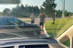 4 серпня два цивільні авто перекрили дорогу автомобілю ТЦК, в якому перебував військовозобовʼязаний, і зрештою заблокували його на об'їзній автодорозі