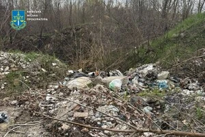 Сміттєзвалище біля озера на Троєщині. Прокуратура вимагає від Кличка реальних дій