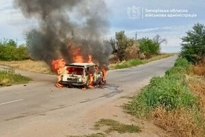 Двоє людей, які перебували всередині автомобіля, загинули на місці