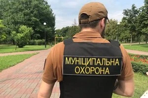Муніципальна охорона в Києві врятувала від самосуду натовпу чоловіка, який побив жінок