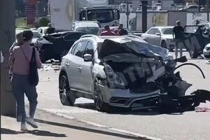 Масштабна ДТП сталася на Окружній у Києві. Є постраждалі (відео)