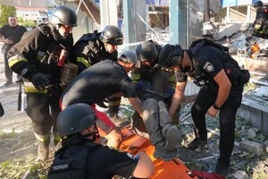 Рятувальна операція триває, під завалами ще можуть залишатися люди 