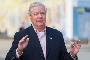 Сенатор Грем пояснив, чому Україна має поступитися територіями Росії