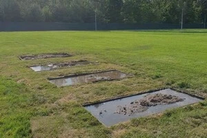 «Тоне у болоті»: на Київщині місцеві жителі протестують проти будівництва Національного військового цвинтаря