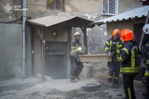 В Одесі обвалилося горище будинку: люди заблоковані у квартирах