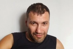 Російські ресурси зазначають, що кікбоксера знайшли покаліченим на пустирі у Підмосков'ї