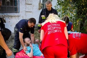 На Київщині рятувальники вдруге дістали нетверезого чоловіка з одного й того ж колодязя