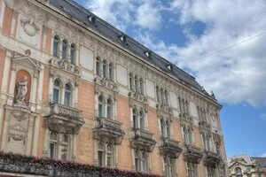 Львівського олігарха оштрафовано через занедбаний фасад готелю