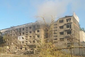 РФ вдарила по житловому кварталу у Білозерському: є загиблі та поранені (фото)