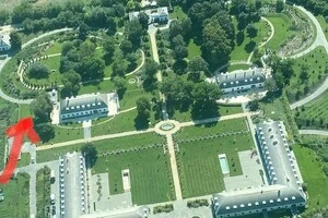 Уряд та сам Орбан неодноразово заявляли, що комплекс у Хатванпусті є лише «фермою» його батька