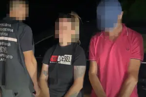Одеситка підвозила ухилянтів прямо до кордону: правоохоронці зірвали схему
