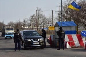 Займалися поборами на блокпосту: у Дніпропетровській області судитимуть правоохоронців