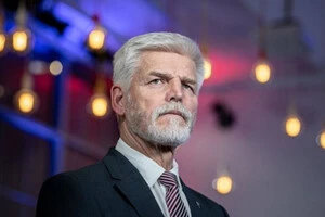 Китай припинив контакти з президентом Чехії через зустріч із Далай-ламою