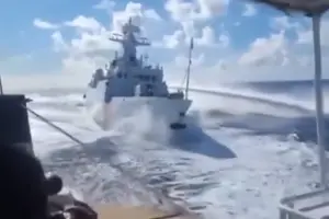 Китай заявив про «відбиття» есмінця США у спірних територіальних водах