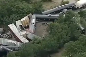 Поїзд зійшов з рейок у Техасі: спалахнула пожежа (фото, відео)