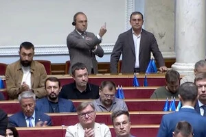 «Я особисто Петру Олексійовичу показав». Нардеп Власенко пояснив скандальний інцидент з середнім пальцем