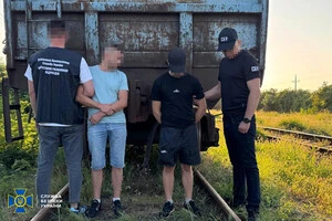 Машиніст локомотива на Закарпатті підвозив ухилянтів до кордону у кабіні тепловоза