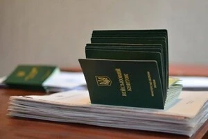 Бронювання працівників на прифронтових територіях: Кабмін вніс зміни