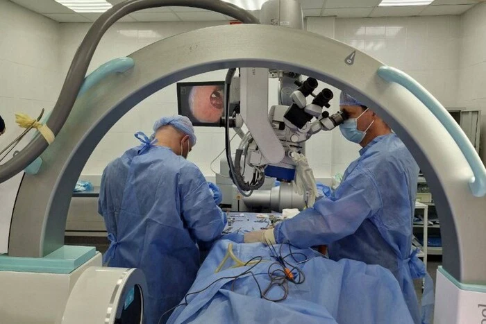 Лікарі, які врятували 17-річного юнака, нагадали про небезпеку «травми пірнальника»