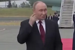 Путін цинічно відреагував на запитання, коли він припинить вбивати цивільних (відео)