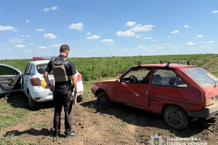 На Одещині п’яний водій тікав від поліції та врізався в службове авто