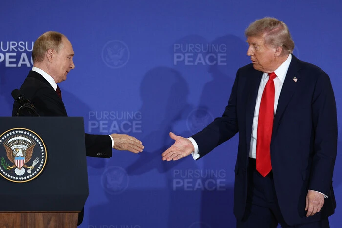 «Холодна романтика на Алясці»: Guardian розповіло, чим Путін «зачарував» Трампа