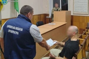 Під час перевірки документів чоловік несподівано дістав ніж і завдав удару поліцейському у скроневу ділянку