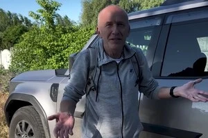 Поляк поїхав провідати могилу подруги та опинився у зоні бойових дій