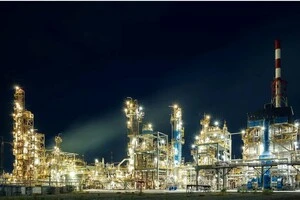 Підприємство розташоване на відстані 650 км від підконтрольної території України 