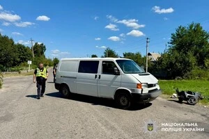 Підлітки на Київщині потрапили в аварію: на мопеді не розминулися з мікроавтобусом