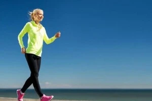 Швидка ходьба дає людині низку переваг