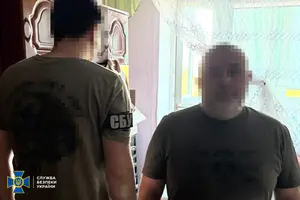 Під час 58 обшуків у фігурантів вилучено підготовлені до збуту наркотики та незареєстровану зброю з боєприпасами