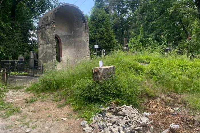 Парафія св. Миколая відреагувала на чутки про «зруйновані» поховання на Байковому кладовищі
