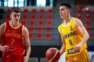 Даценко (праворуч) на турнірі реалізував 43% своїх кидків