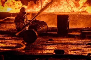 Росіяни вдруге атакували нафтобазу Socar на Одещині (відео)