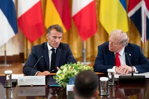 Макрон під час зустрічі з європейськими політиками, Трампом та Зеленським