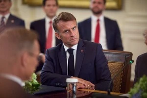 Макрон під час зустрічі з європейськими політиками, Трампом та Зеленським