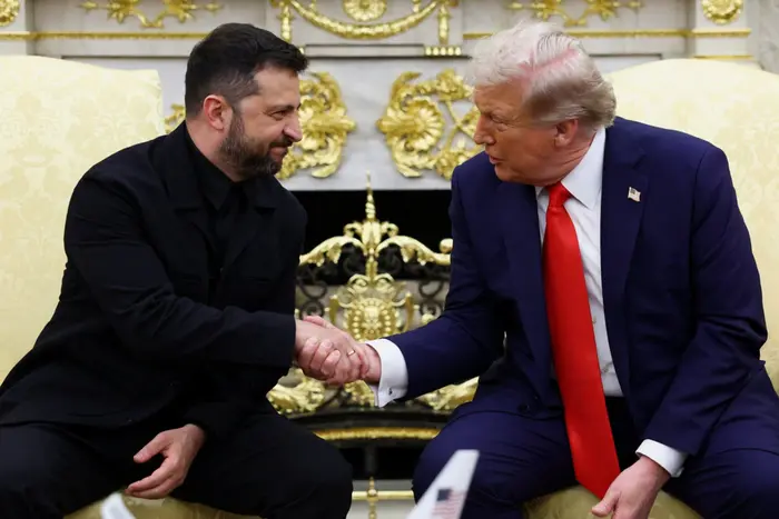 Зеленський і Трамп обмінялися символічними подарунками у Білому домі