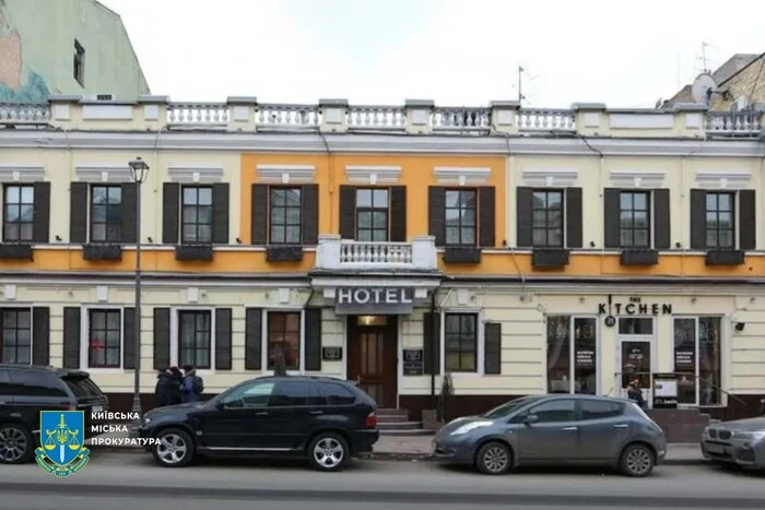 Житловий будинок з крамницями. Прокуратура судиться з власником історичної будівлі на Подолі