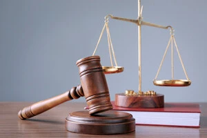 Жоден корупціонер не сів до в'язниці: визначено «мертву статтю» Кримінального кодексу