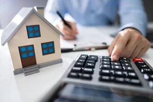 Податок на «зайві» метри: скільки мають сплачувати власники квартир і будинків