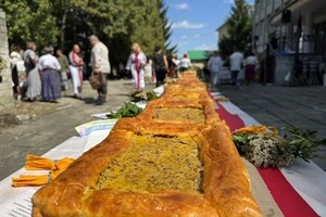На Львівщині встановлено рекорд України: майже 36-метровий пиріг