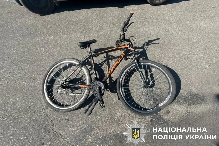 У Хотянівці поблизу Києва автівка збила 17-річного велосипедиста: юнак перебуває у лікарні