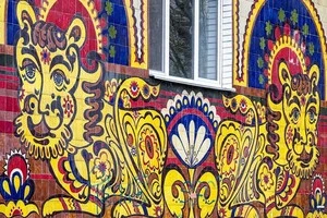 Влада обіцяє зберегти частину майолікових панно на фасаді дитсадка на Позняках