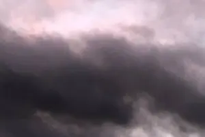 У Мукачеві через ракетний удар виникла пожежа: є постраждалі (оновлено)