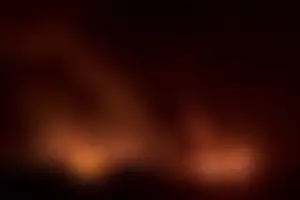 В окупованому Севастополі після вибухів спалахнула пожежа (відео)